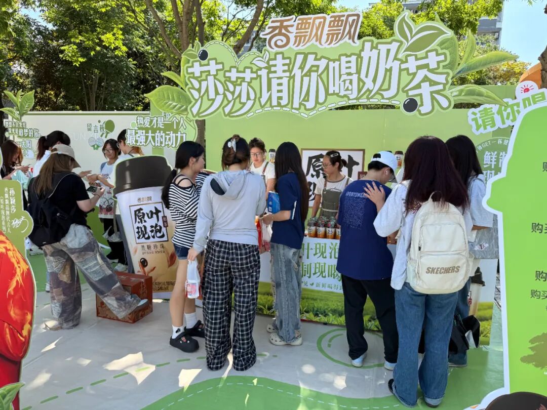 国民品牌打响一场价值复位战：从香飘飘原叶现泡系列看行业“第三条路”