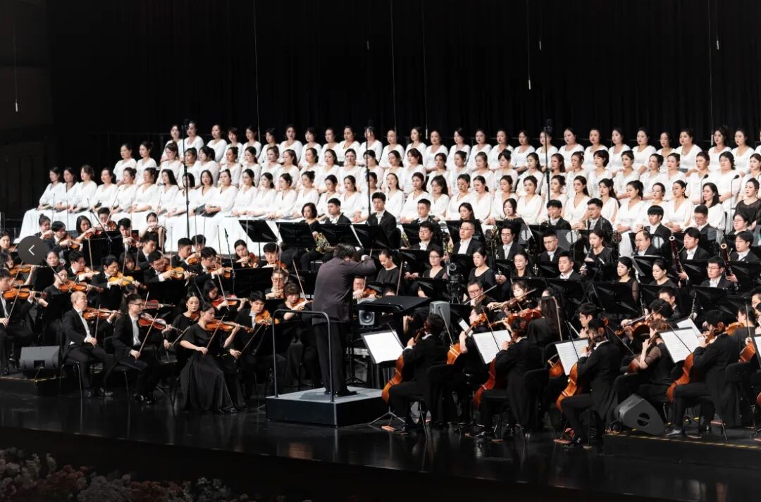 逃离“古镇样板间”：盐官潮乐之城开始“养”交响乐团了