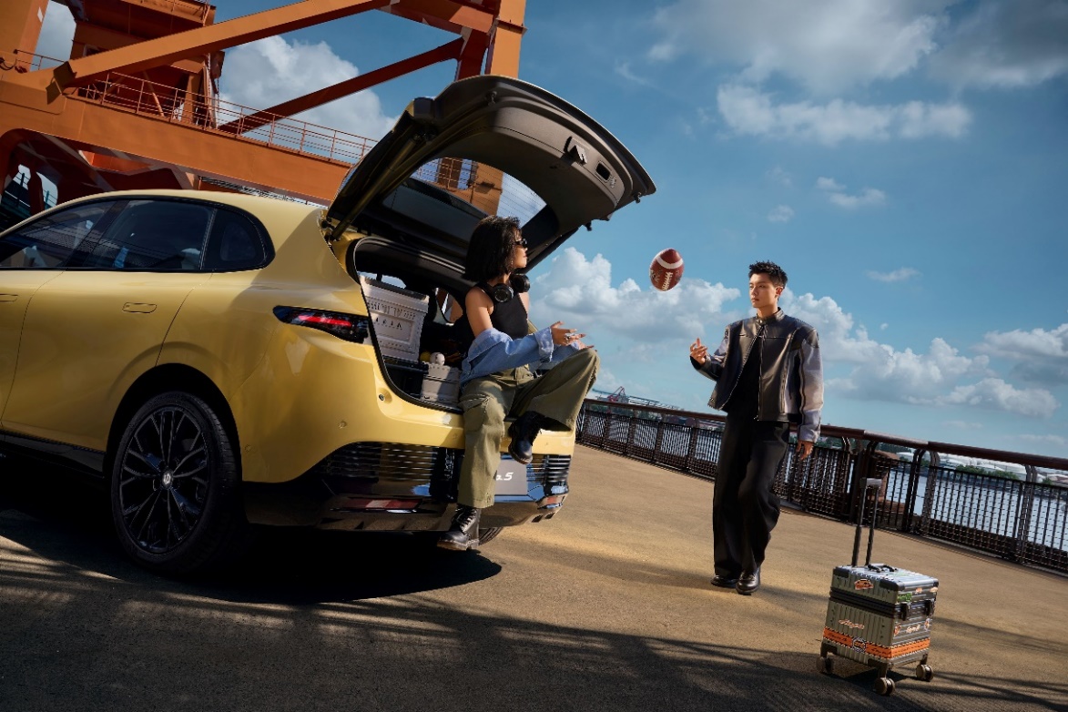 零跑Lafa5为“不将就”的年轻人而来，预售仅10.58万元起