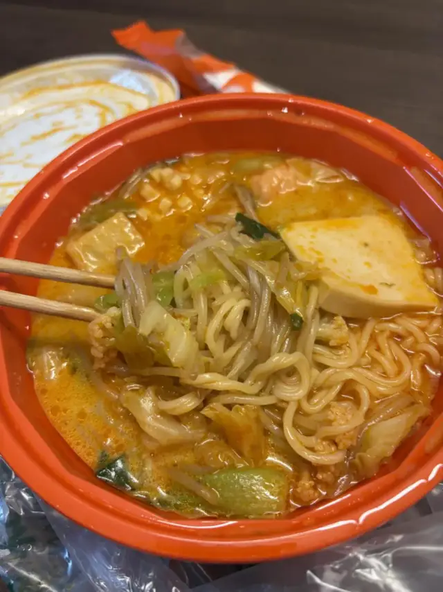 从“被玩梗”到“真香”，拼好饭靠什么口碑逆袭？