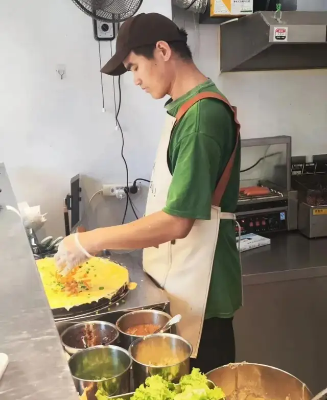 从“被玩梗”到“真香”，拼好饭靠什么口碑逆袭？