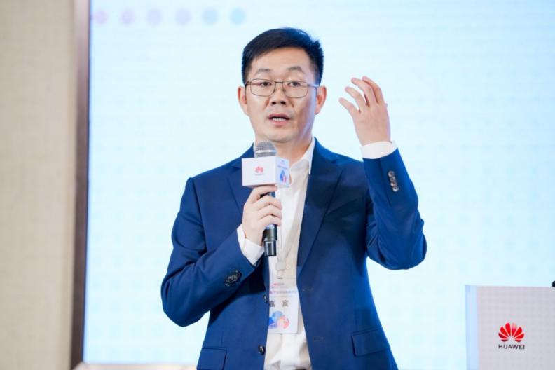 模型、数据、落地之争：具身智能来到“破晓”时刻