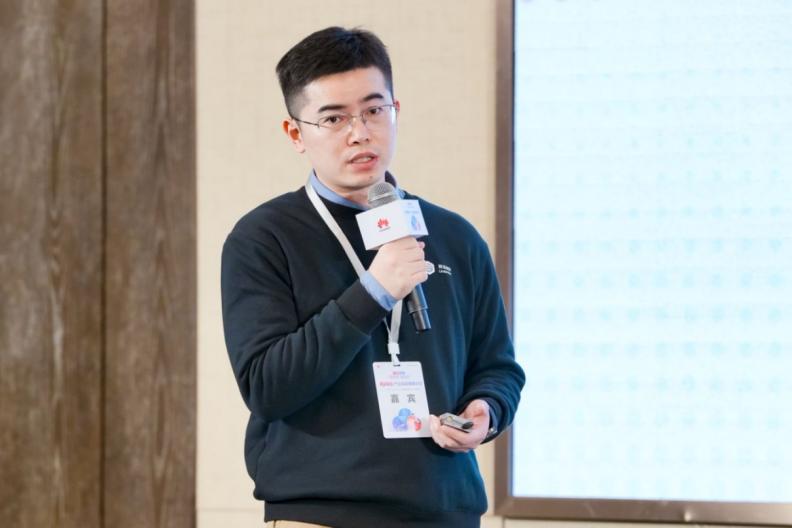 模型、数据、落地之争：具身智能来到“破晓”时刻