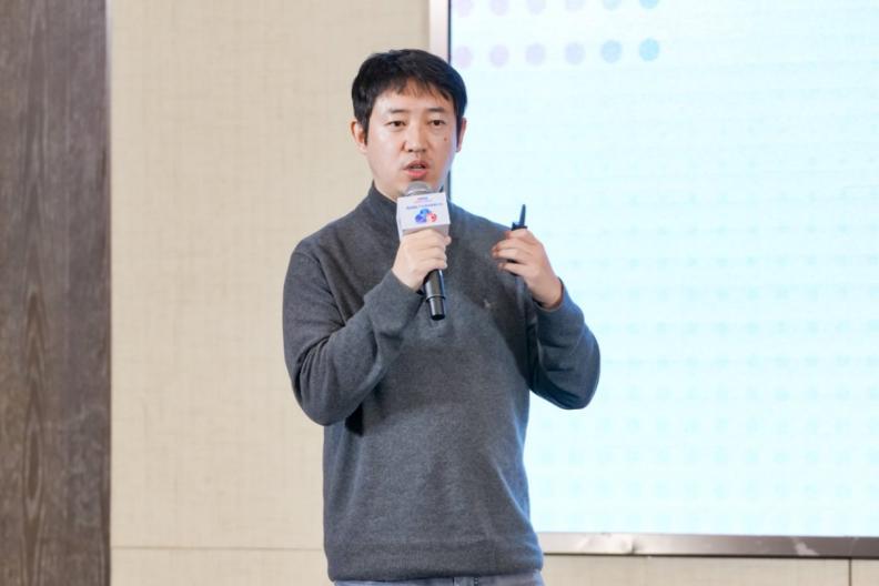 模型、数据、落地之争：具身智能来到“破晓”时刻