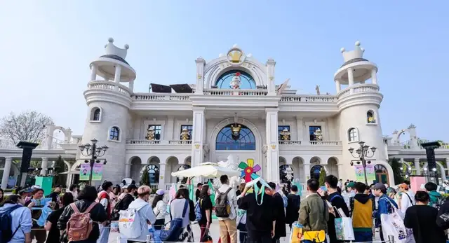 进军好莱坞？LABUBU要当“下一个芭比”