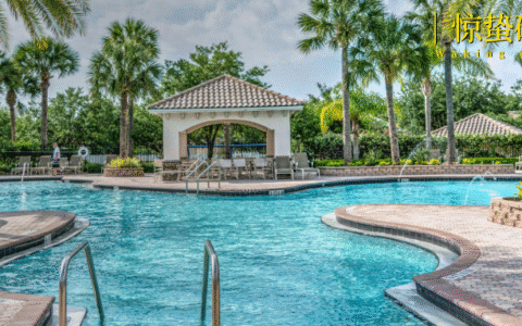 高端度假酒店，走到十字路口