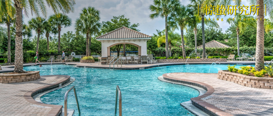 高端度假酒店，走到十字路口