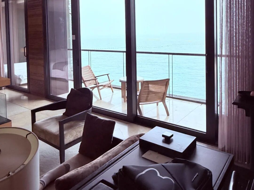 高端度假酒店，走到十字路口