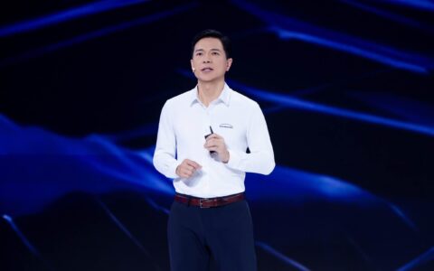 百度创始人李彦宏：内化AI能力让智能不再是成本而是生产力
