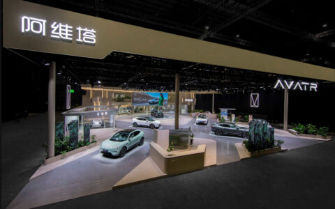 投诉量高企，销量目标未过半，三巨头撑腰都难圆阿维塔高端梦