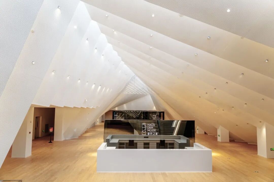 逃离“古镇样板间”：盐官潮乐之城开始“养”交响乐团了