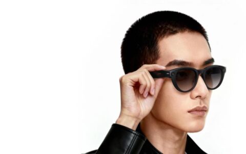 Siri画饼，小度上菜