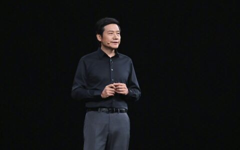 雷军不再“沉默”
