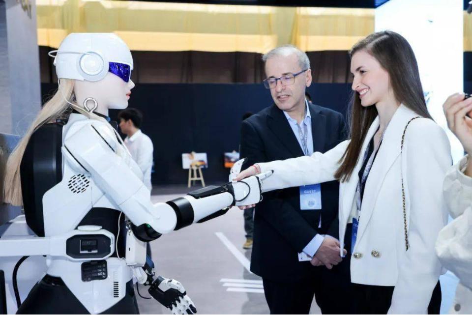 车企“卷科技”，豪赌下一个十年？