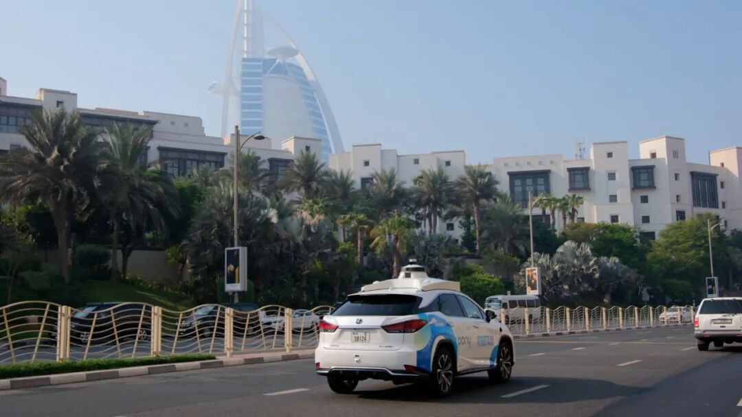 小马智行港股上市：自动驾驶从“技术追跑”到“商业领跑”的里程碑