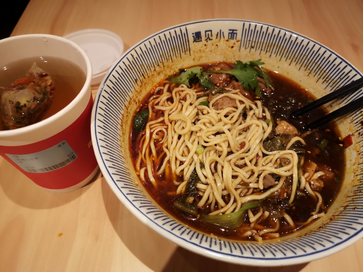 遇见小面持续破发：股价下跌近三成，翻台率、单价与销售额都承压