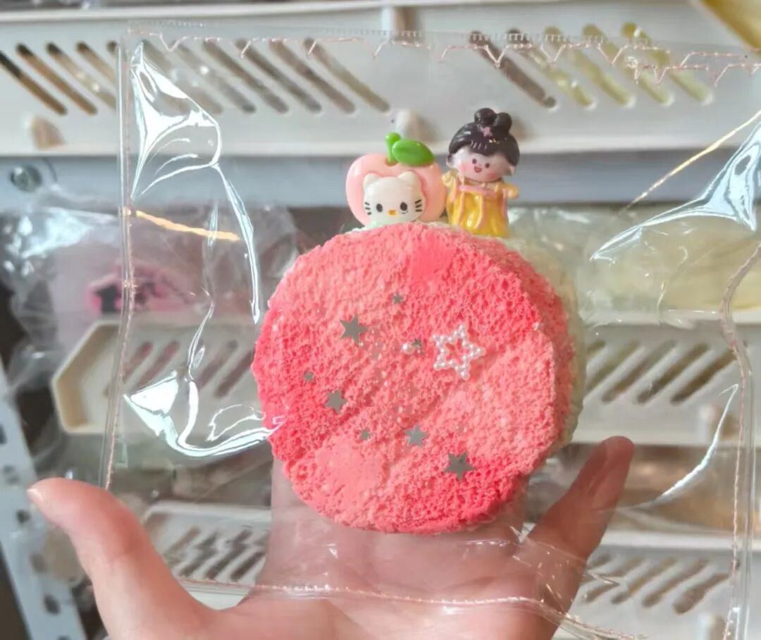 均价40元的捏捏，凭什么让年轻人一年剁手上万？