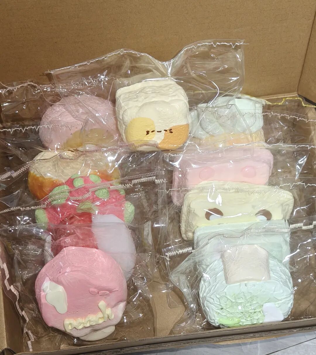 均价40元的捏捏，凭什么让年轻人一年剁手上万？