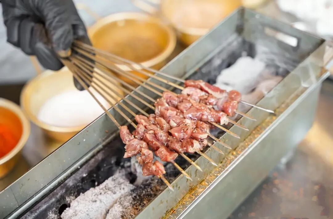 “半自助”餐饮风靡：先省钱再赚钱？