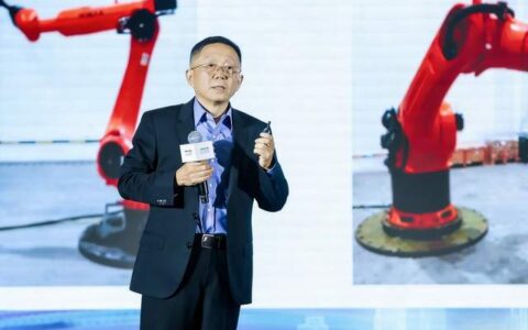 美的超人形机器人“美罗U”首曝 六臂协同引领工业智造变革