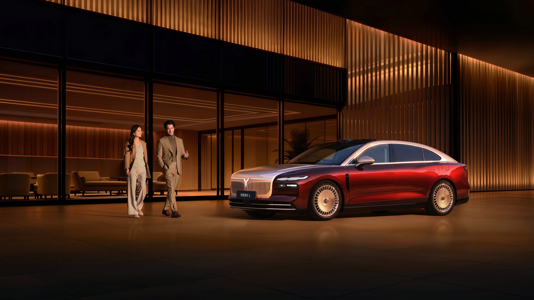 “新时代旗舰轿车”岚图追光L上市，起步价仅27.99万元