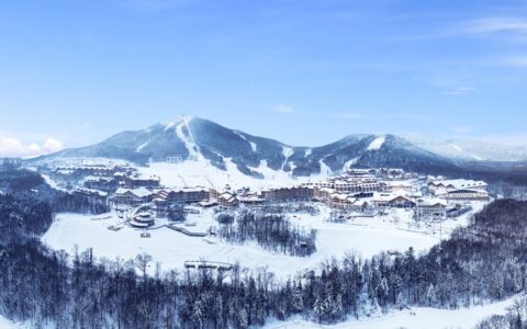 当同行还在卖雪票，万达酒店已经卖起了“滑雪人生”