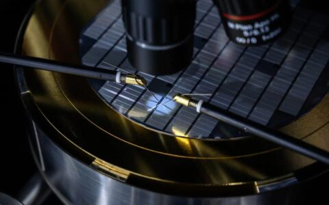 赛英电子毛利率持续下滑：研发费用率弱同行，分红3000万再补流同等金额