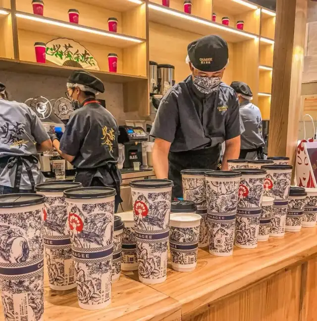 霸王茶姬，该晴天修屋顶了