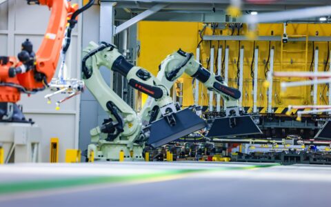 赛美特收入增长率放缓净利润下滑：商誉高企，递表前多位高管辞职