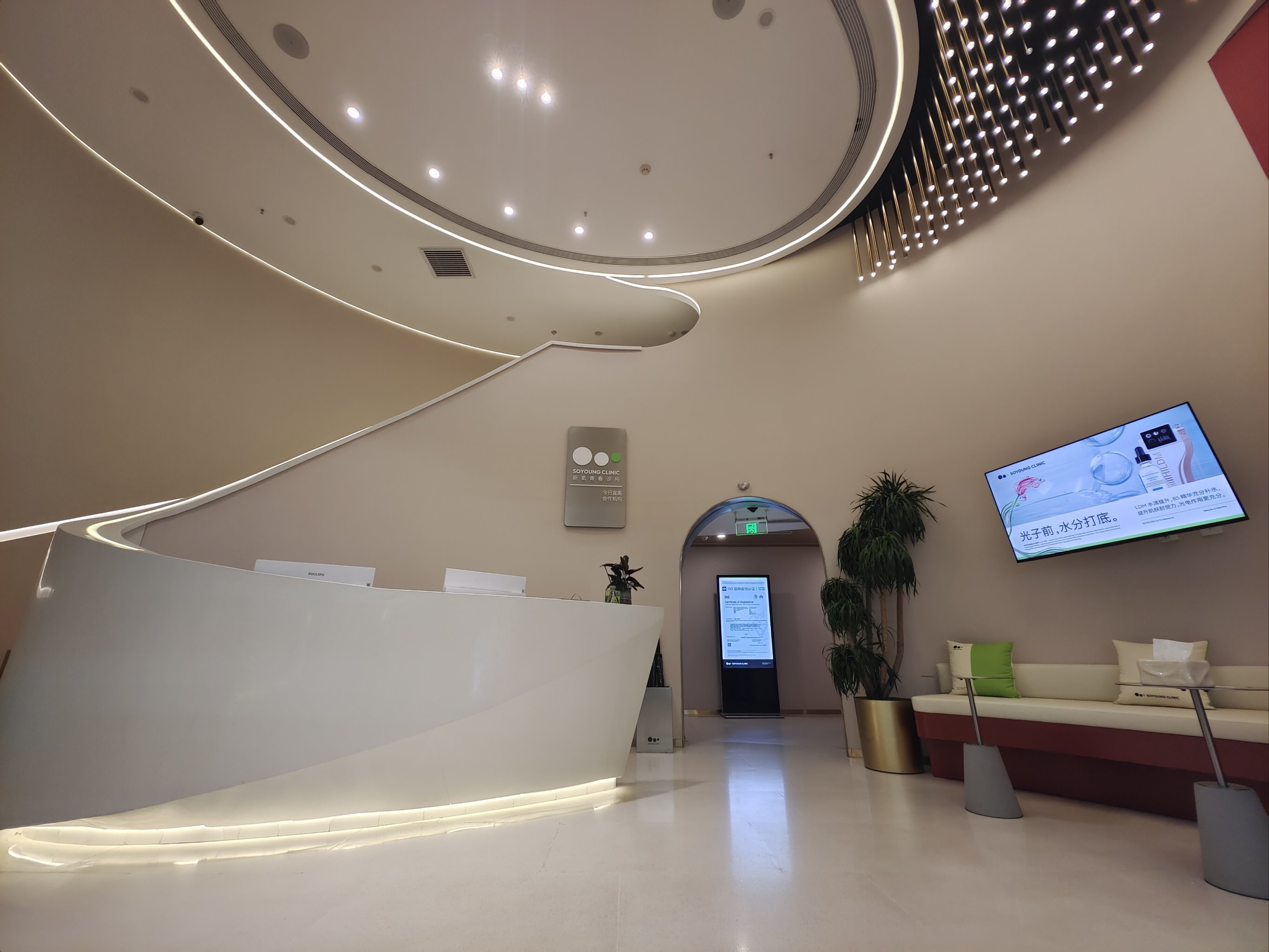 新氧与上游厂商的“战争”仍在持续:业绩有所承压,股价剧烈波动