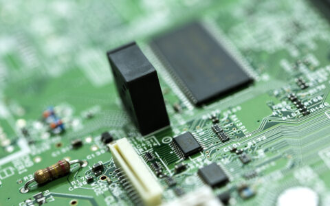 东山精密赴港上市阵容豪华：持续并购扩张却增收不增利，主业单价下滑