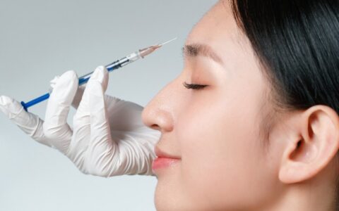 被上游厂商拉黑也要降价，新氧在挣扎中转型