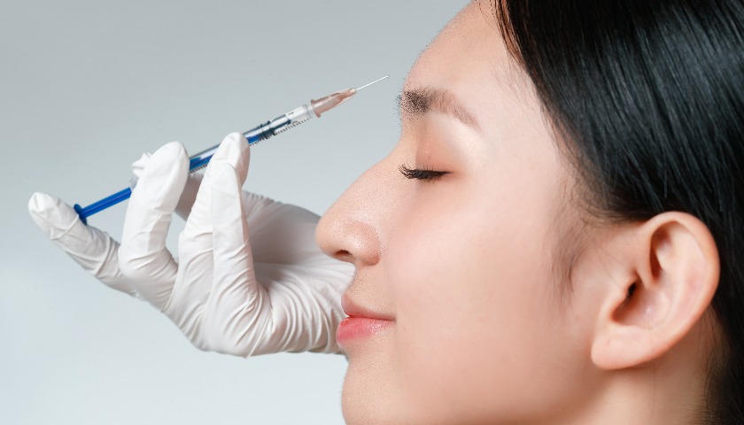 被上游厂商拉黑也要降价，新氧在挣扎中转型