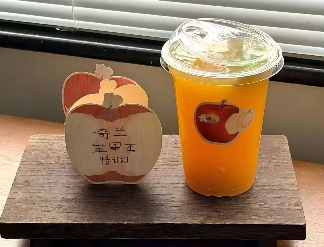 一年关店超600家：重回高端的喜茶，艰难前行的加盟商