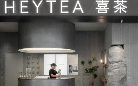 一年关店超600家：重回高端的喜茶，艰难前行的加盟商