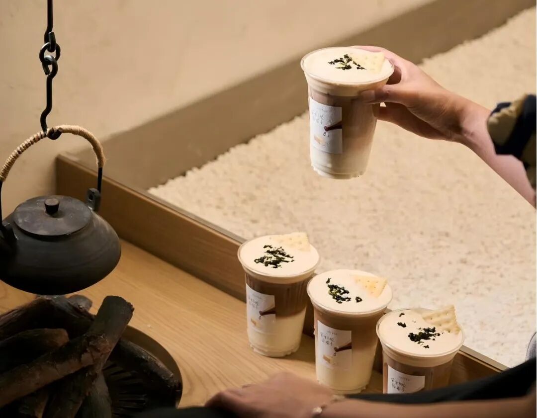 一年关店超600家：重回高端的喜茶，艰难前行的加盟商