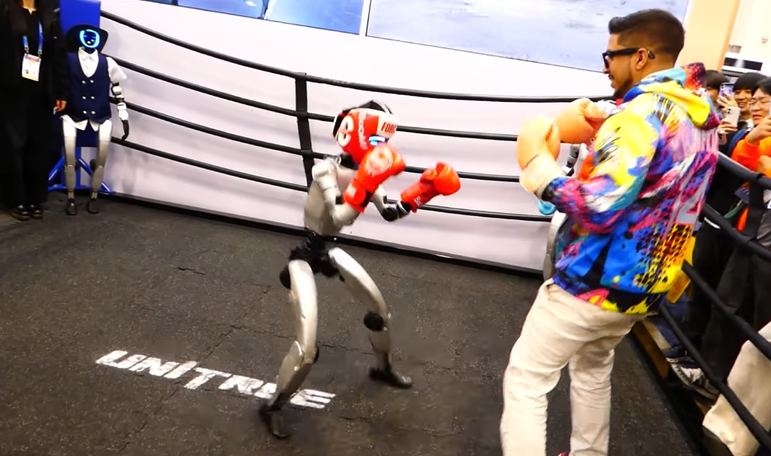 CES观察|AI硬件迎来黄金时代,中国机器人“进场打工”