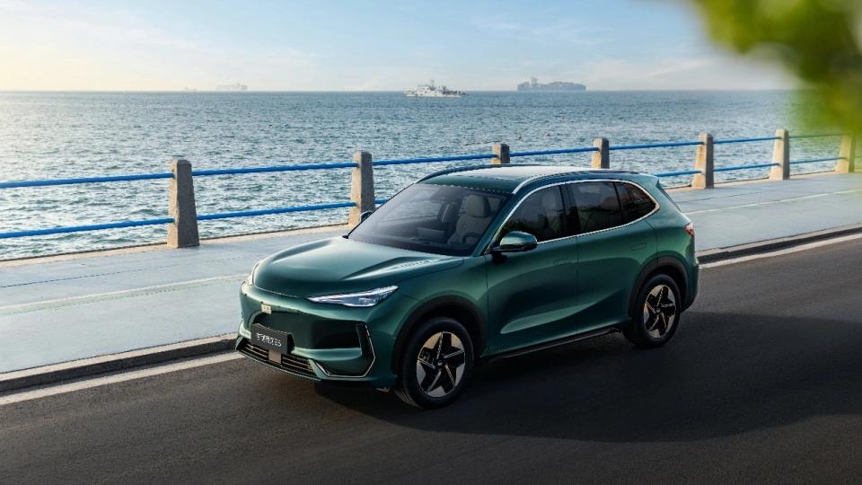 三大变动归于一处，吉利瞄准“智能化”