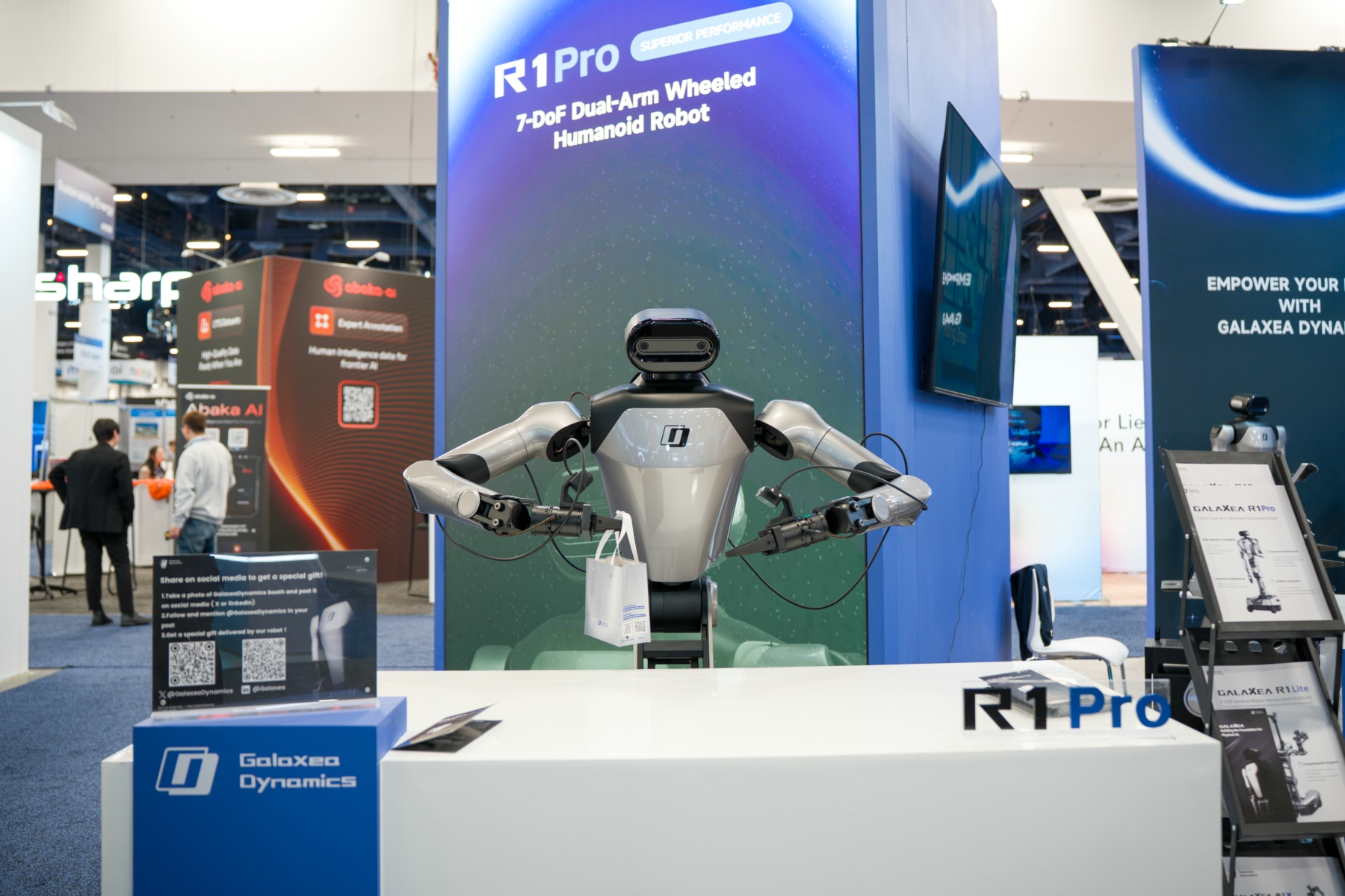 星海图旗下品牌Galaxea Dynamics首登CES，打造具身智能的物理引擎