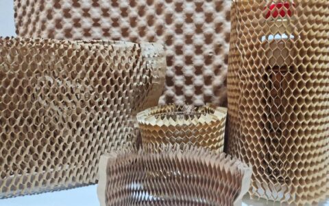 佳饰家产品单价持续下滑：研发费用率远弱同行，分红上亿补流3000万