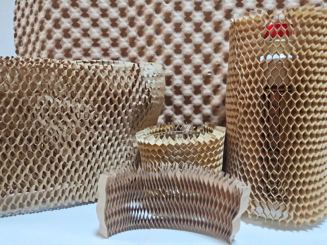 佳饰家产品单价持续下滑：研发费用率远弱同行，分红上亿补流3000万