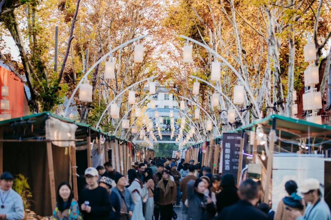 年轻人当上“年货主理人”，这七种春节消费走向顶流