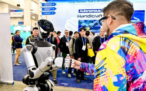 星动纪元携人形机器人家族亮相CES 2026，海外业务占比达50%