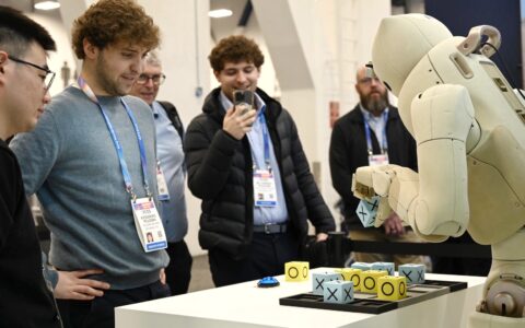 机器人从“像人”到“懂人”，傅利叶CES诠释“交互为王”