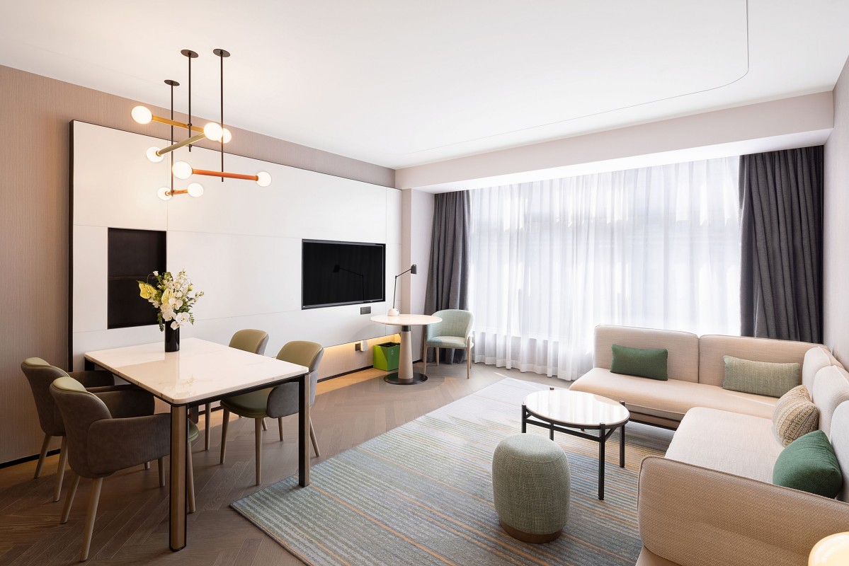 入华50年，假日酒店“挖”了一条难以复制的品牌“护城河”