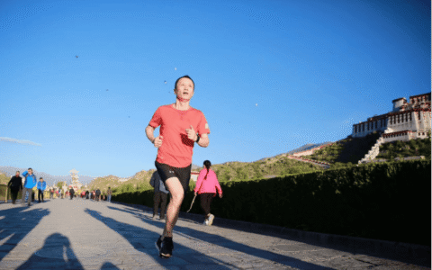 港湾周评|一生只爱万科的郁亮选择全退，王石能拯救吗？