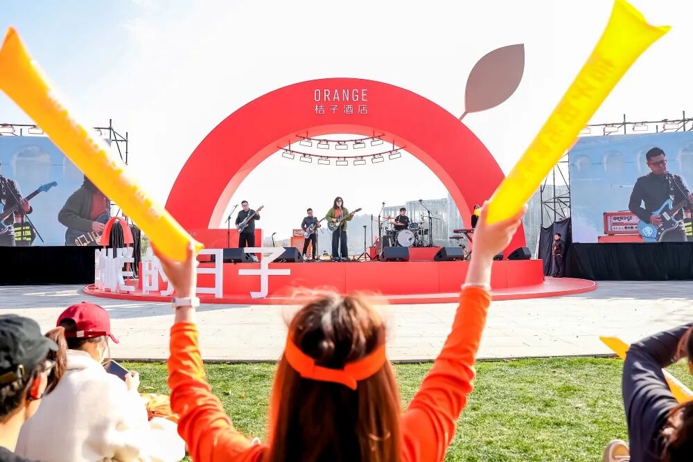 当桔子酒店礼盒开始塞满9包零食，我们又该睡不着了