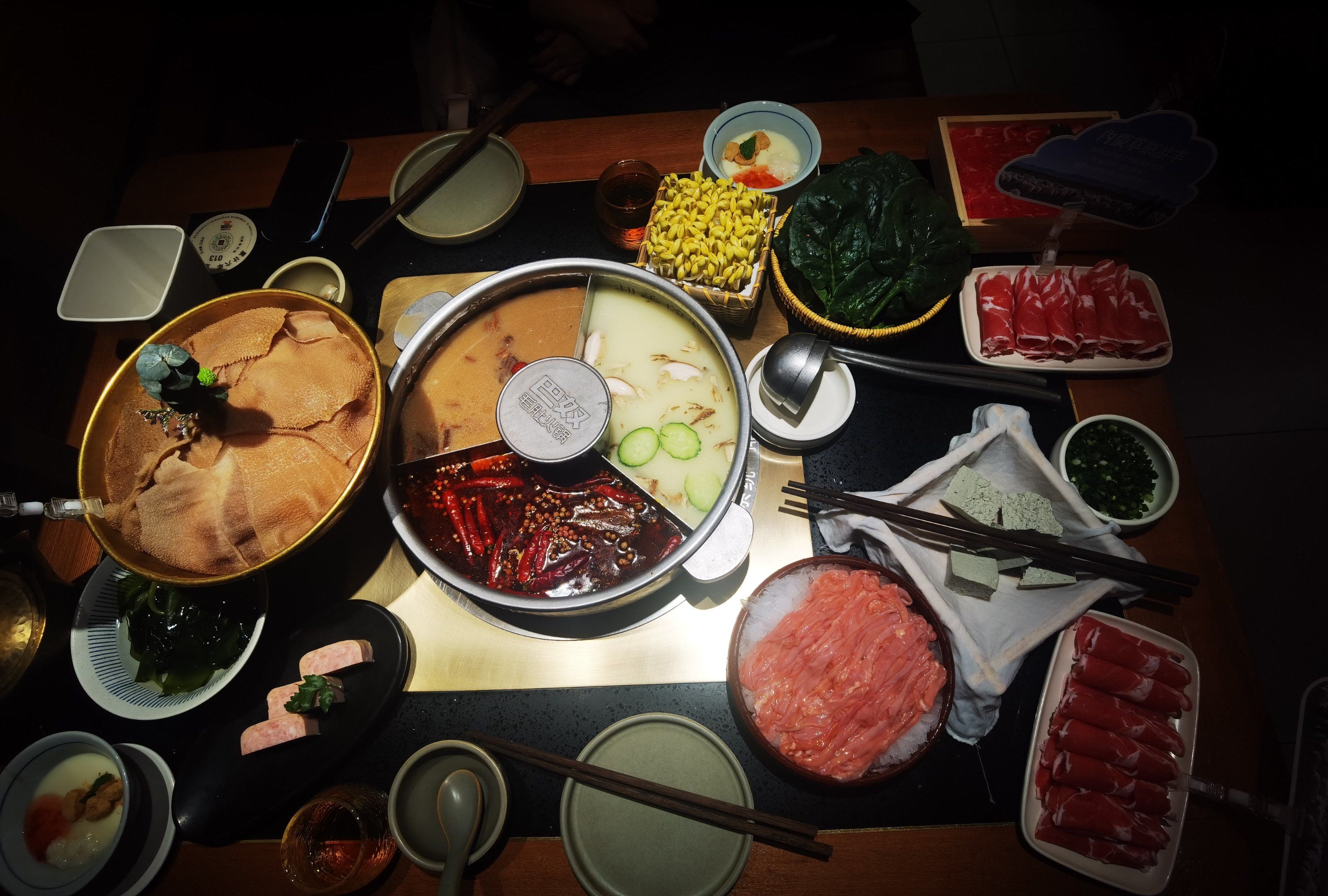 巴奴市场份额远弱海底捞：人均消费持续下降，外包和兼职员工超八成