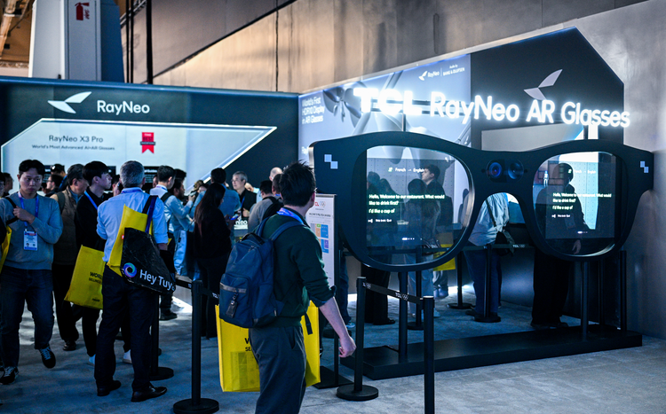 CES观察|AI硬件迎来黄金时代,中国机器人“进场打工”