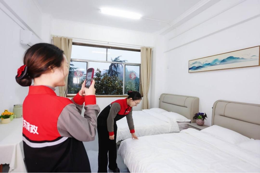 “京东们”，抢着干“脏活累活”